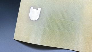 Ein Compositmaterial mit eingebetteten polymeren piezoelektrischen Sensoren wäre z.B. für Druckbehälter bestens geeignet. (Fraunhofer IAP)