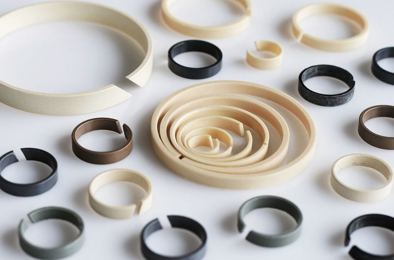 Kunden können aus dem gesamten Katalogprogramm wählen und sich ihren Wunschkolbenring konfigurieren. (Bild: Igus)