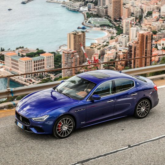 Der Maserati Ghibli kostet mindestens 94.900 Euro. Der Maserati Ghibli kostet mindestens 94.900 Euro.