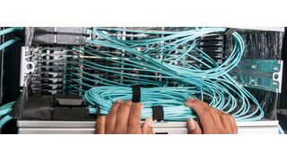 Mit Port Break-Out legen Rechenzentrumsbetreiber eine solide Grundlage für steigende Bandbreitenanforderungen und können gleichzeitig den Platzbedarf deutlich reduzieren.  (Corning)