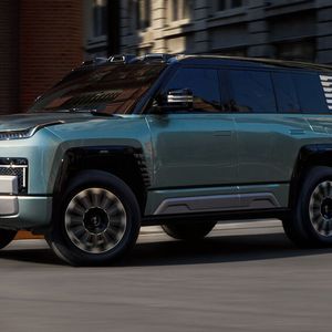 Der 5,4 Meter lange U8 macht einem Bentley Bentayga mit seiner luxuriösen Ausstattung durchaus Konkurrenz.(Bild:  BYD)