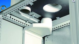 Eine optimale Luftführung in Verbindung mit EC-Lüfter, neuesten Kompressoren  und – wenn unverzichtbar – einem optimierten Kühlkreislauf reduziert den Energieverbrauch der Klimatisierung des Schaltschranks um 45%. Bild: Rittal (Archiv: Vogel Business Media)