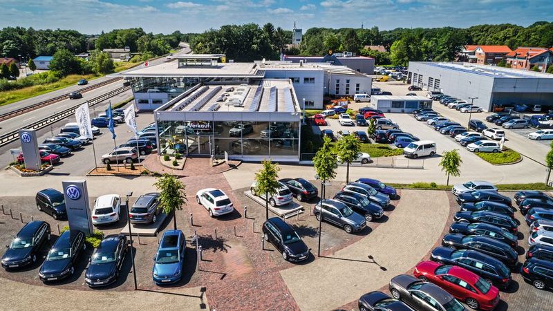 Mit der Nowag etabliert sich im Nordwesten Deutschlands eine neue Händlermarke: Standen bisher noch als Marken die Autohäuser Schwarte (im Bild der Standort in Meppen) und Braasch in Oldenburg im Mittelpunkt, forciert die Gruppe seit dem Herbst die Dachmarke Nowag – ein Konstrukt, dem sich auch andere Händler anschließen können. (Bild: Nowag)
