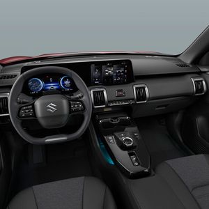 Innen kommt der Suzuki eher klassisch daher.(Bild:  Suzuki)