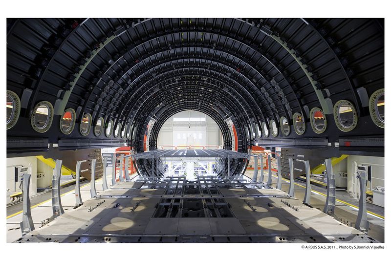 Mithilfe der Software konnte Airbus bei der Strukturentwicklung und Zertifizierung des A350-900 mehr als 2000 Konstruktionsingenieuren aus über 50 Zulieferbetrieben weltweit einheitliche Methoden bereitstellen. (Bild: Airbus)