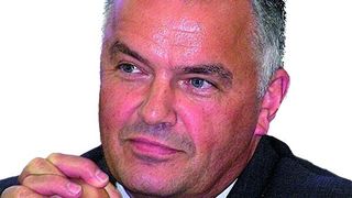 Dr. Ulrich Jaroni, Vorstandsmitglied der Thyssen Krupp Steel AG: „In Zukunft werden wir die Entwicklungszyklen für neue Lösungen im Automobilbau weiter verkürzen.“ Bild: Handge (Archiv: Vogel Business Media)