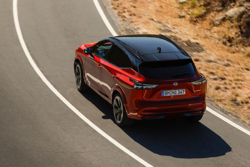 Am Heck erhielten die Rückleuchten, die äußere Form ist geblieben, ein neues Innenleben mit vier einzelnen LED-Elementen, die optisch zu schweben scheinen. (Bild: Nissan)