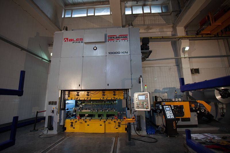 Stanzanlagen mit einer Kraft von 10.000 kN hatte Ales Pres vor der Kooperation nicht gebaut, Heilbronn in der Türkei nicht vertrieben. (Bild: Heilbronn)