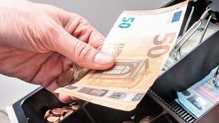 Beim Einkauf Geld sparen – auch wenn es um Software geht (Andrey Popov - stock.adobe.com)