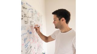 „Jeder Forscher und jeder Wissenschaftsbereich ist heute mit datenbezogenen Herausforderungen konfrontiert.“ Prof. Dr. Dr. Fabian Theis, Helmholtz Zentrum München (Helmholtz Zentrum München)