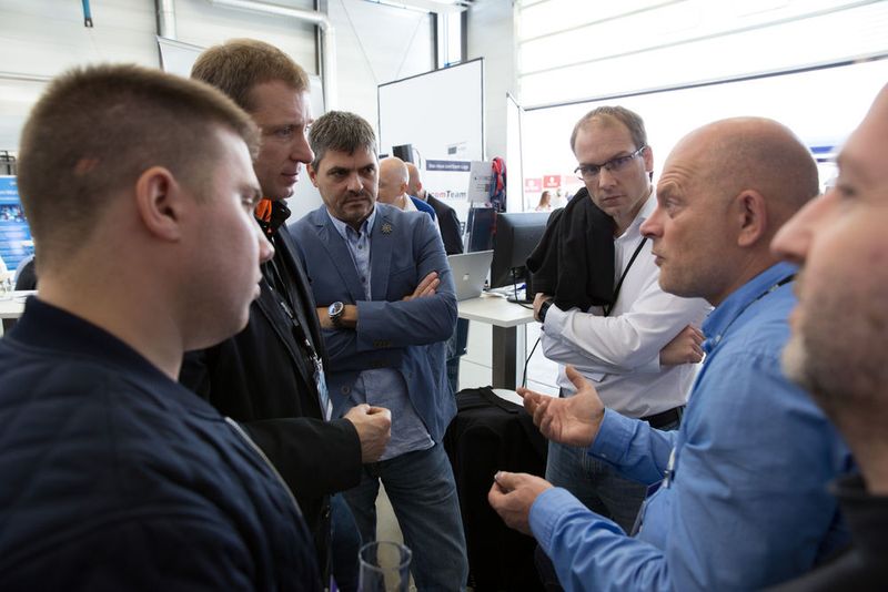 Die Aussteller führten intensive Gespräche mit den Comteam-Partnern. (Comteam)