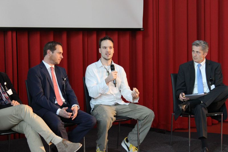 Günter Kurth von Computacenter (r.) leitete das Discussion Panel Industrie & Wirtschaft. Hier diskutierten auch Philip Vospeter von Claas sowie Stephan Plesnik vom Ingenieurbüro Dr. Plesnik mit. (Vogel IT-Medien)