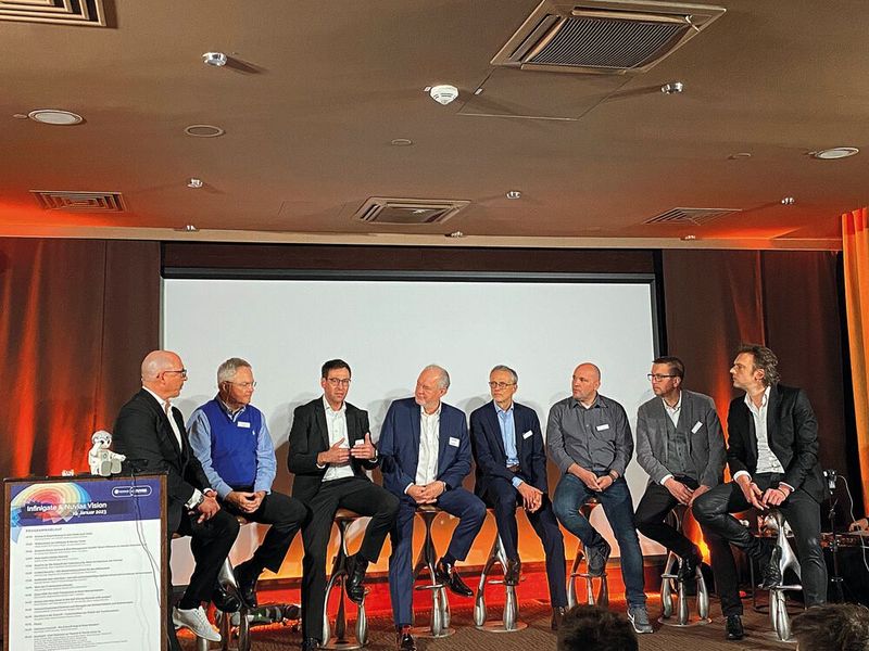 Roundtable mit Helge Scherff (Nuvias Group), Georg Hess (CyCognito), Alexander Goller (Illumio), Bernd Koenig (Fortinet), Michael Haas (Watchguard), Carsten Schorr (Rapid7), Jörg von der Heydt (Bitdefender) und Nils Müller (Trendone) (Bild: VOGEL IT-MEDIEN GMBH)