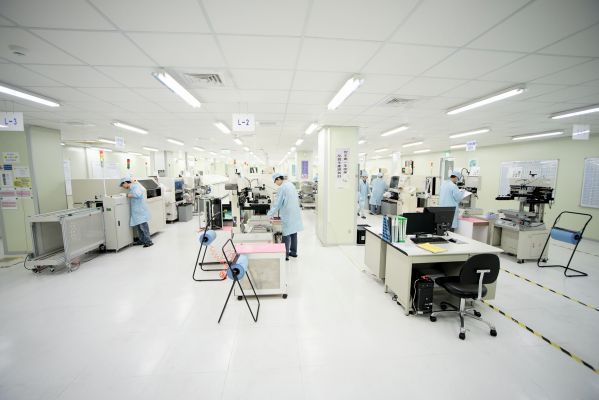 SMT-Produktion: In einer hochmodernen Fab in Taiwan produziert RECOM 2017 rund 15 Millionen DC/DC-Wandler. (Bild: RECOM Power)