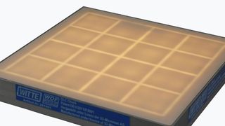 Vakuum-Durchlicht-Chuck mit den Maßen Höhe 40 mm × Länge 400 mm × Breite 400 mm  – eingeschaltet. (Bild: Horst Witte Gerätebau)