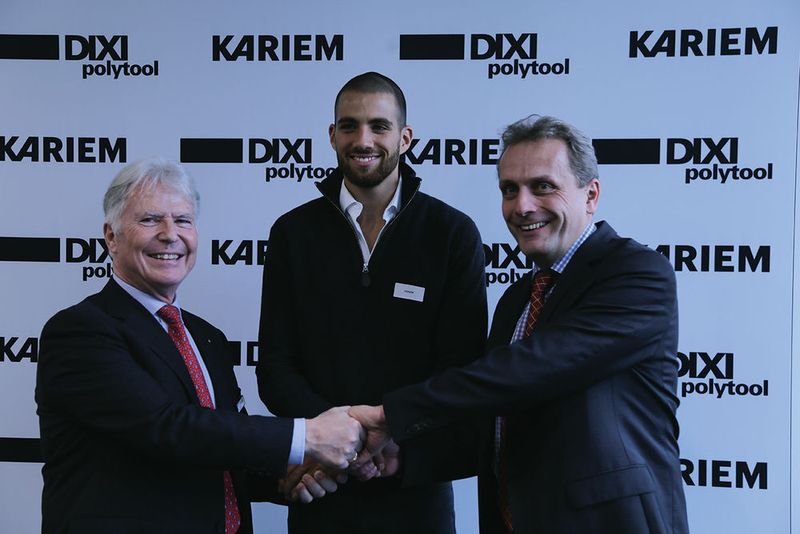 «Die Stärken des Werkplatzes Schweiz sind seine enorme Konzentration an Knowhow auf engstem Raum» Marc Schuler, re., CEO Dixi Polytool S.A., gemeinsam mit Verwaltungsrat Pierre Castella und Kariem Hussein, 100-m-Hürden-Europameister. (Bild: Matthias Böhm)