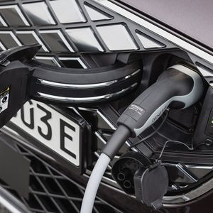 Ist die Batterie komplett geladen, sind immerhin 455 Kilometer WLTP-Reichweite möglich.(Bild:  Genesis)