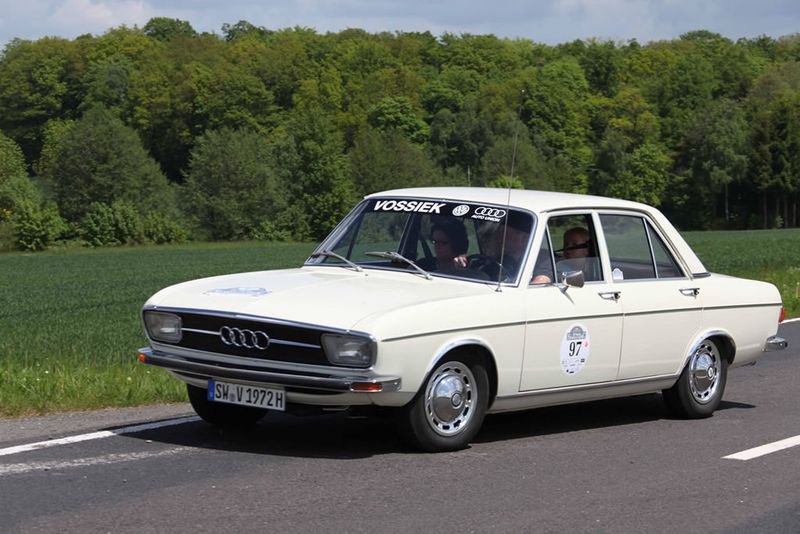 Der Audi 100 C1 zählt mittlerweile zu den Raritäten und ist auf Oldtimerveranstaltungen ein seltener Gast. (Archiv: Vogel Business Media)