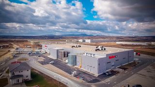 Fischer Automotive hat ein neues Werk in Serbien eröffnet. Die Belegschaft soll bis auf 450 Mitarbeiter wachsen. (Fischer Automotive)