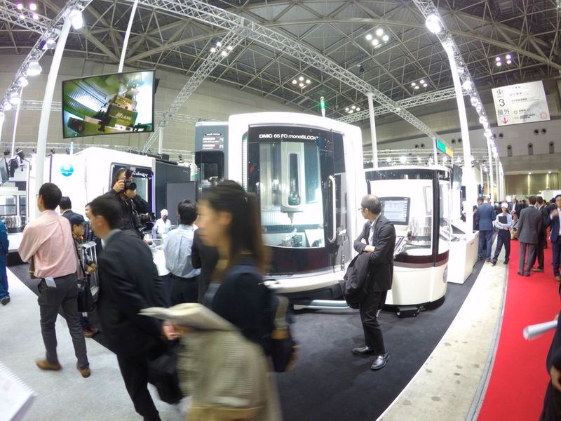 Auf einer Gesamtfläche von 2160 m² zeigt DMG Mori sein gesamtes Fertigungs-Know-how. Darunter die aktuellsten Maschinenmodelle, Industrie 4.0-Lösungen und Celos. (Sonnenberg)