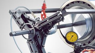 SKF_chez_www_ihb_ch_Extracteurs___griffes_de_grande_puissance_avec_assistance_hydraulique ()