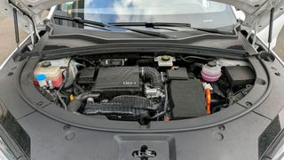 Ob nach 2035 nur Plug-in-Hybride und Range Extender erlaubt bleiben, oder auch konventionelle Verbrenner, ist eine der vielen noch offenen Fragen. (Bild: Rosenow – VCG)