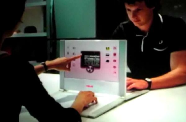 Werden zwei Notebooks Rücken an Rücken gestellt, verbinden sich die transparenten Touchscreens zu einer gemeinsamen interaktiven Benutzeroberfläche. (Archiv: Vogel Business Media)