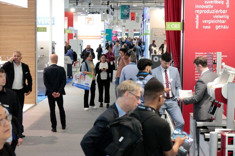 In Halle 12 versammeln sich über 270 Aussteller der Labor und Analyentechnik. (Bild: VCG – Lüttmann)