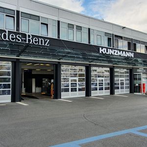 Neben dem Handel mit und dem Service an den Fahrzeugen mit dem Stern ...(Bild:  Schreiner/»kfz-betrieb«)