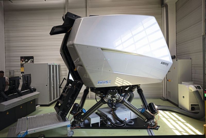 Im AMST-Airfox-ASD-Flugsimulator trainieren Pilotinnen und Piloten den Umgang mit Extremsituationen im Zusammenhang mit räumlicher Desorientierung. (Bild: Rothe Erde)