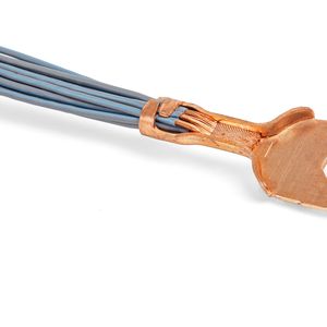 Die TT4 verschweißt Kupfer- und Aluminiumleitungen von 1 bis 35 mm² (Cu) beziehungsweise 1.5 bis 50 mm² (Al) mittels Ultraschall.(Bild:  Telsonic)