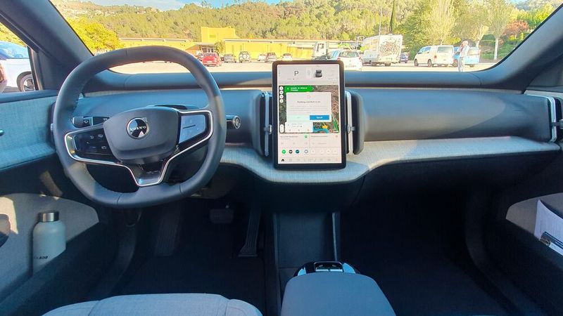 Das Cockpit des EX30 ist extrem minimalistisch. (Bild: Mauritz – VCG)