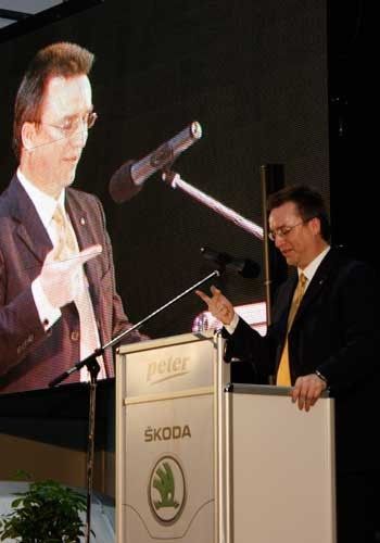 Skoda-Marketingchef Thomas Owsianski lobt das Engagement der Peter-Gruppe. (Foto: Autohaus Peter)