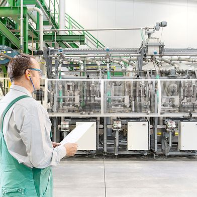 Wasserstoff spielt in Wolframs Produktionsprozess eine zentrale Rolle: Er ist der Reaktionspartner, der Wolframoxid in Metallpulver umwandelt. (Bild: Wolfram)