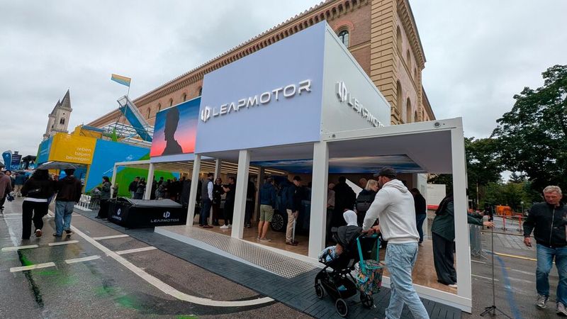 Auch Leapmotor sorgt am ersten Messetag für viel Besucherinteresse. (Bild: Mauritz – VCG)
