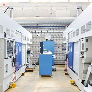 Automation aus einem Guss: Die MT200 GT3 sind mit einem integrierten Portalladeroboter von Muratec ausgestattet. Somit gibt es keine Probleme mit den Schnittstellen.