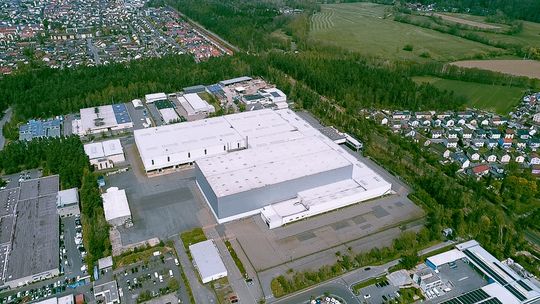 (Die Sanierungsarbeiten am ehemaligen ATU-Zentrallager in Weiden sollen bis Ende 2023 abgeschlossen sein. (Bild: CTP))