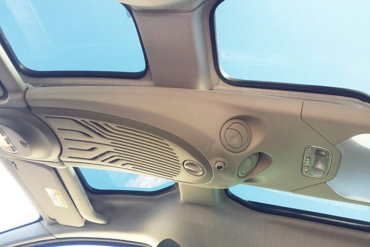 Auf Wunsch ist ein Glasdach zu haben. (Citroën)