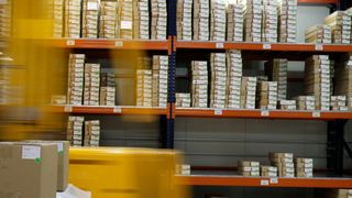 Achtung Lagerhüter: Nur wer bereits EN62368-1 konforme Geräte erwirbt, ist in Europa, in den USA und Kanada vollständig abgesichert.  (gemeinfrei)