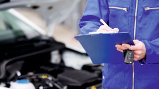 Wertgutachten, Batterietest oder Prozessberatung – das Portfolio der Gebrauchtwagenservices ist groß (Bild: © Wellnhofer Designs - stock.adobe.com)