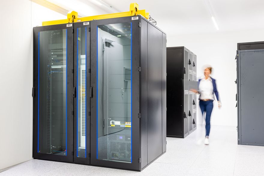eps-serverraum-3 (EPS Electric Power Systems GmbH)