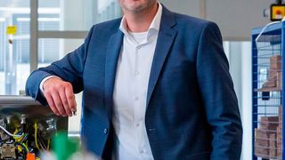 „Durch die Harting-Lösung ist alles für die Montage vor Ort vorbereitet. Die aufwendige Konfektionierung der Kabel entfällt. Das verringert die Montagezeit um mindestens 30 %“, beziffert René Heiden, Betriebsleiter bei Suatec, den Nutzen. (Bild: Harting)