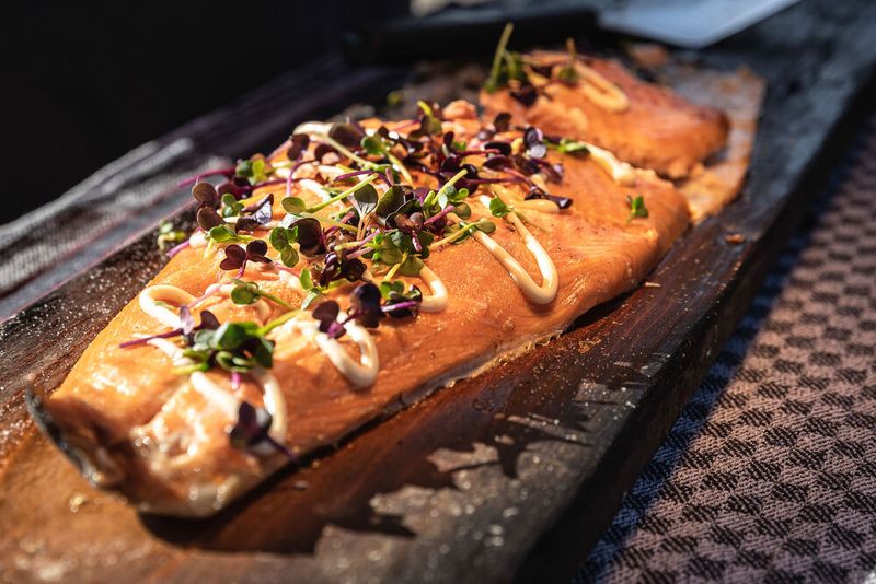 Steckverbinderkongress 2022: Das Get together am 4. Juli 2022 und die Abendveranstaltung am 5. Juli 2022 auf dem Vogel-Campus boten viele Gelegenheiten sich in entspannter Atmosphäre auszutauschen und zu netzwerken. Schon so manches Projekt nahm hier seinen Anfang. (Bild: Elektronikpraxis)