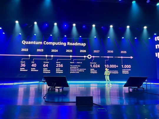 Die Quanten-Roadmap präsentierte Christian Schulte, Head of Consultative PreSales bei Fsas Technologies Deutschland, unter dem Aspekt: Wenn neue Technologien physikalische Grenzen austesten.(Bild:  Vogel IT-Medien / ewg)