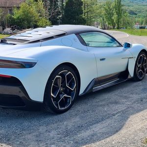 Auf Macho-Spoiler kann der Maserati-Sportler so glücklicherweise verzichten.(Bild:  Michael Kirchberger/Ampnet)