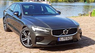 Die Mittelklasselimousine  S60 komplettiert Volvos aktuelle Fahrzeuggeneration.  (Mauritz/»kfz-betrieb«)