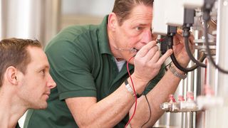 Bei Machines-as-a-Service erwerben die Kunden ein zeitlich beschränktes Nutzungsrecht für die Maschine inklusive Servicevertrag.  (Frank - stock.adobe.com)