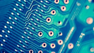 Gerade bei der Kleinserien- und Prototypenherstellung sind hochflexible Produktionsprozesse notwendig, um eventuelle Änderungen im Layout schnell und präzise umzusetzen.  (Clipdealer)