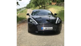 Seit 2014 in seiner heutigen Form auf dem Markt: der Aston Martin Rapide S. (Seyerlein/»kfz-betrieb«)