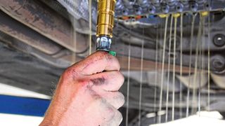 Der Bestand an Fahrzeugen mit Automatikgetriebe wächst schnell – und damit das Umsatzpotenzial mit dem Getriebeölwechsel. (Bild: Rosenow/»kfz-betrieb«)